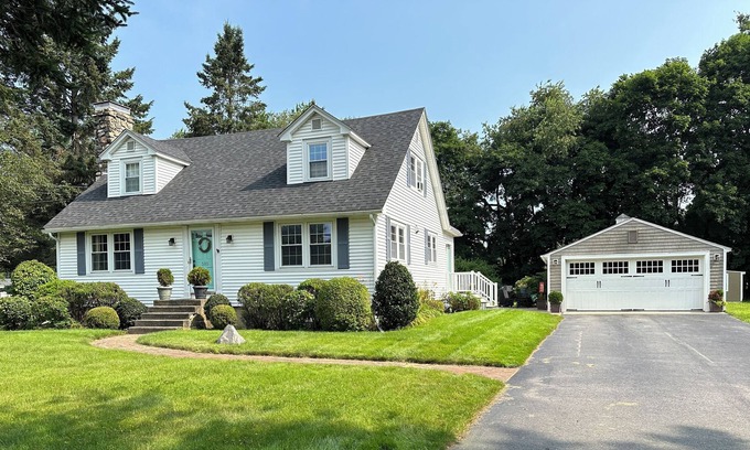 Rye House | Spacious Cape style home in Rye, New Hampshire.