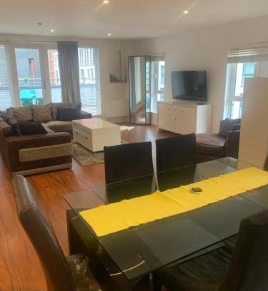 Manchester City Centre Apartment | Spacious Central Penthouse Apartment With Parking