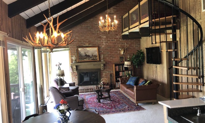 Dan River Ski Chalet | Spacious Chalet on the Blue Ridge Parkway - Early Check-in and Late Check-out!