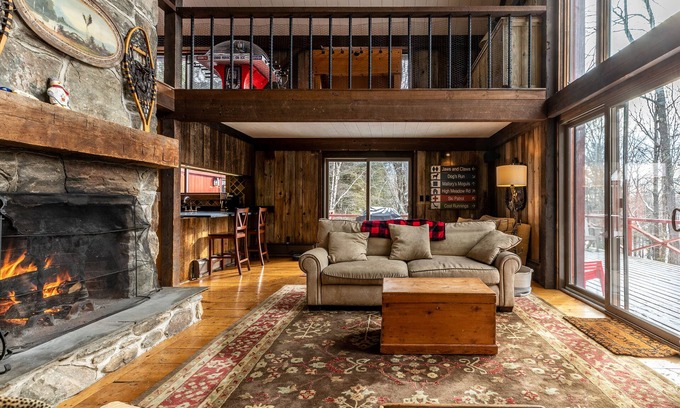 Pelican Key Ski Chalet | Spacious Chalet W/Endless Entertainment THE BARN