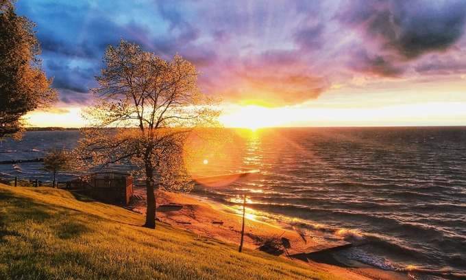 Mitiwanga House | Spacious, Charming, Updated Lake House in Private Beach Community