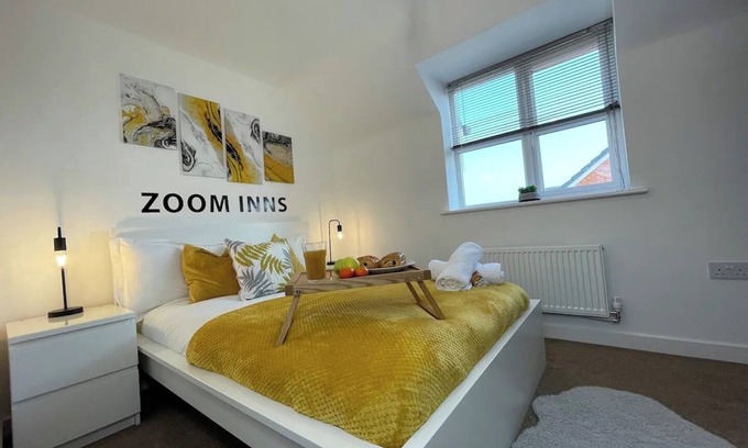 Selly Oak House | Spacious Chic Urban Retreat in Birmingham