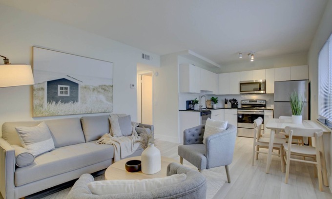 Imperial Point Apartment | Spacious coastal vibe Apt. w/pool. 10 minutes to Ft. Lauderdale Beach