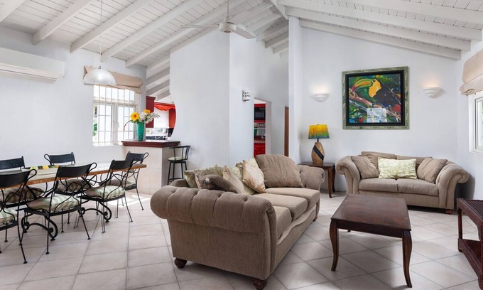 Old Trees Bay Apartment | Spacious Comfortable Apartments Steps From The Beach At Paynes Bay. Sundance