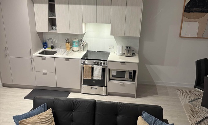 Downtown Mississauga House | Spacious comfortable 3bedroom home. Your perfect getaway awaits.