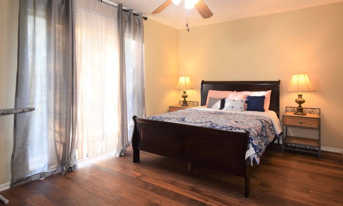 Fort Worth Apartment | Spacious Condo, 2 Bed 1 Bath in a 4-Plex with Assigned Parking and W/D