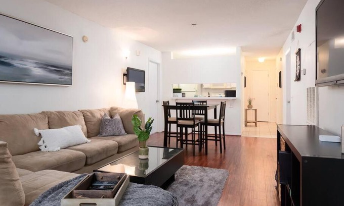 Gainesville Apartment | Spacious Condo Mins to Shands, University, & DOWNTOWN!