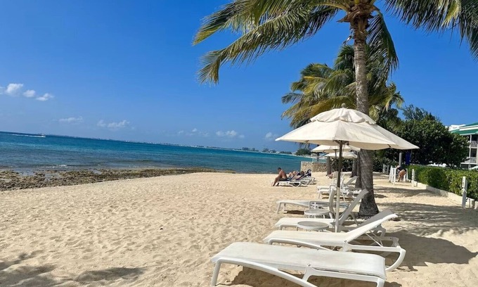 Seven Mile Beach Condo | Spacious Condo, Newly decorated, Just Walk Out the Door onto 7 Mile Beach