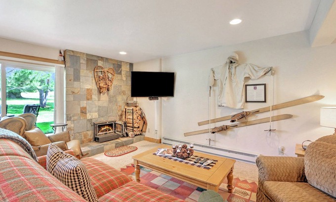 Carbondale Condo | Spacious Condo on Golf Course w/Fireplace, Firepit, Patio and 2 Fishing Badges!
