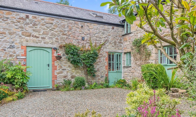 Lower Trengale House | Spacious country home with a gorgeous garden