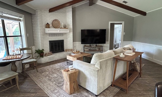 College Station House | Spacious, Cozy, & Central Cstat Stay | Sleeps 13