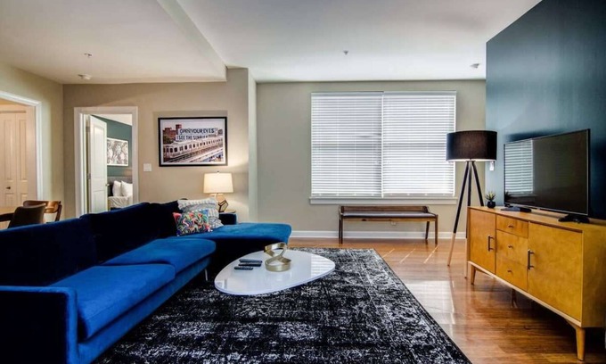 Downtown Memphis Apartment | Spacious Designer Abode! Walk to Best Sips & Eats!