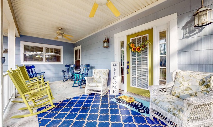 Plant City House | Spacious Designer Home with Private Solar-Heated Pool, Treehouse & Sunroom