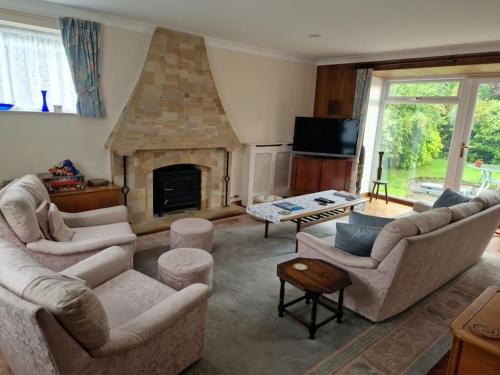 Chester House | Spacious detached 4 bed in Belgrave Park, Chester, plenty of Parking!