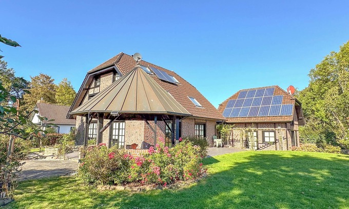 Bruinisse House | Spacious detached house with wood-burning stove