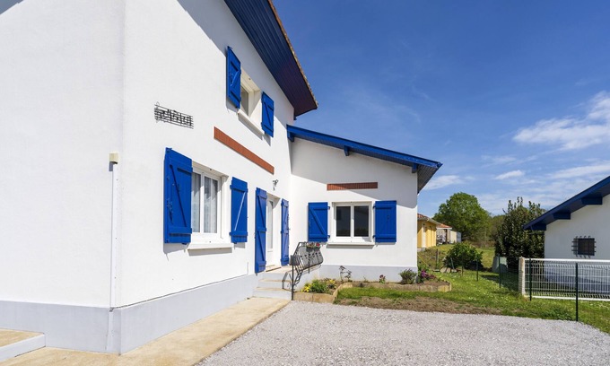 Yzosse House | Spacious detached single-storey house with terrace, private garden & Wi-Fi