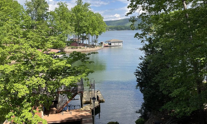 Smith Mountain Lake House | Spacious dog-friendly house w/fire pit, deck, patio & grill