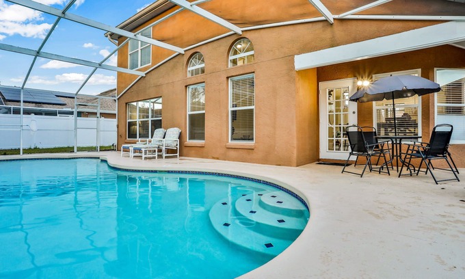 Lindfields House | Spacious Dog-Friendly Home w/Private Outdoor Pool, W/D, Pool Deck & Patio, WiFi