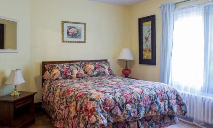 Downtown House | Spacious Downtown Location in a Trendy Neighbourhood Near Everything