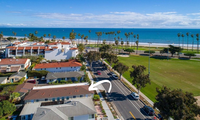 Santa Barbara House | Spacious Duplex Steps Away From East Beach!