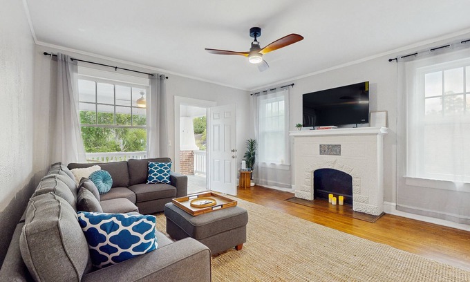 Riverside House | Spacious duplex with private balcony, washer & dryer, and WiFI