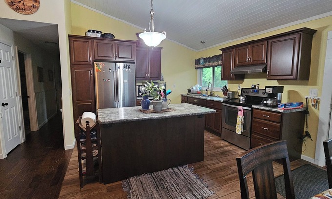 Aitkin House | Spacious family and pet friendly 3-bedroom house 5 miles south of Aitkin.