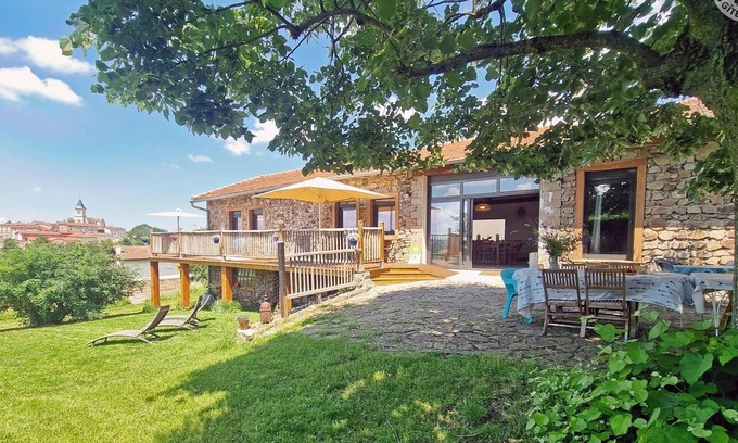 Virigneux Cottage | Spacious family cottage with pets allowed and view of Lyonnais Mountains