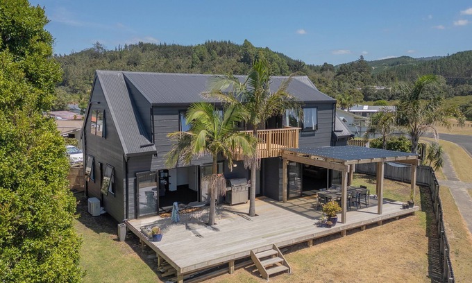 Whangamata House | Spacious Family Getaway - Whangamata Holiday Home