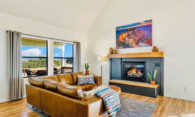 Valle House | Spacious Family Getaway 30 Mins to Grand Canyon- Full Kitchen, A/C, Arcade, W/D