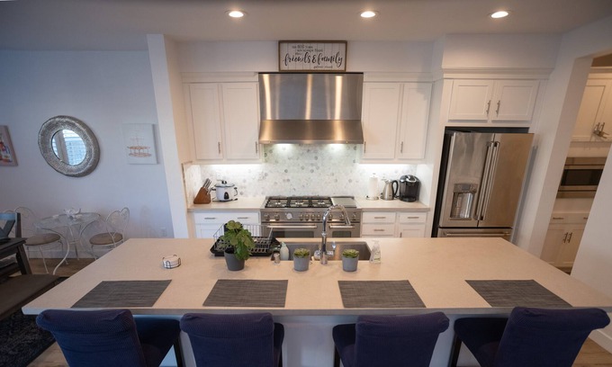 Santa Rosa House | Spacious Family Home With Hot Tub