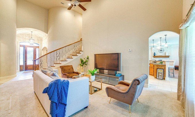 Sunnyvale House | Spacious Family Retreat w/Yard in Sunnyvale