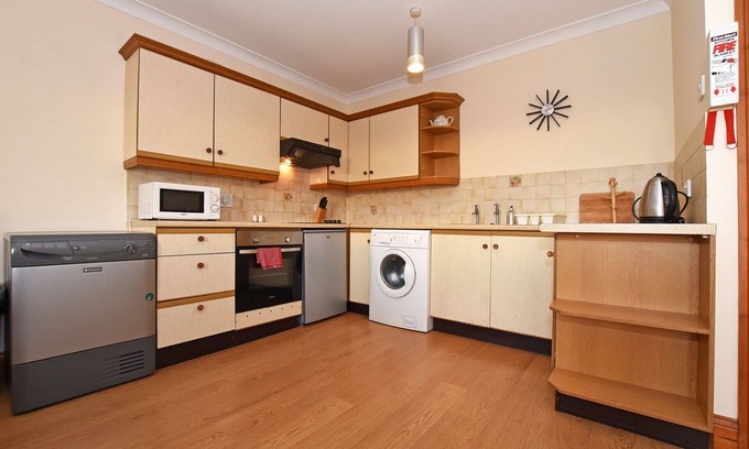 Seahouses Apartment | Spacious First Floor 2 bed apartment with views of the Farne Islands.