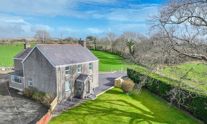 Criccieth Cottage | Spacious Five Bedroom Detached Property Near Criccieth | Penarllygad
