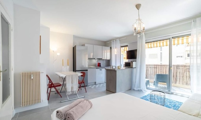 Roquebrune-Cap-Martin Apartment | Spacious quiet studio with terrace, air conditioned, ideally located