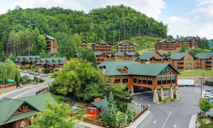 Gatlinburg Resort | Spacious Gatlinburg Retreat: Family-Friendly, Resort Amenities, Mountain Views