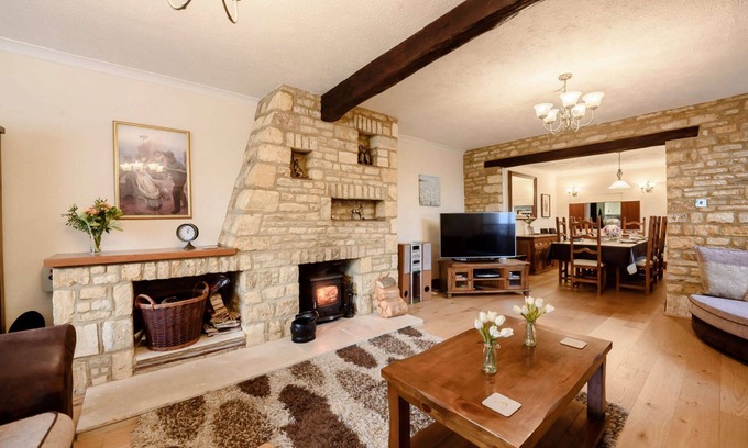 Bourton House | Spacious and contemporary, family-friendly holiday home in the Cotswolds with a tranquil garden - Gr