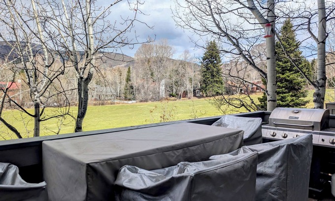 Eagle-Vail Condo | Spacious Golf Course Townhome Centrally Located Between Beaver Creek and Vail