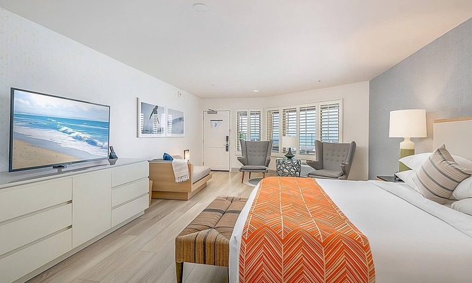 Carlsbad Village Hotel | Spacious Good-Value Accommodation! Free Breakfast, Beachfront Property w/Pool!