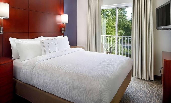 Alpharetta Hotel | Spacious Good-Value Accommodation! Free Breakfast, Pets Allowed