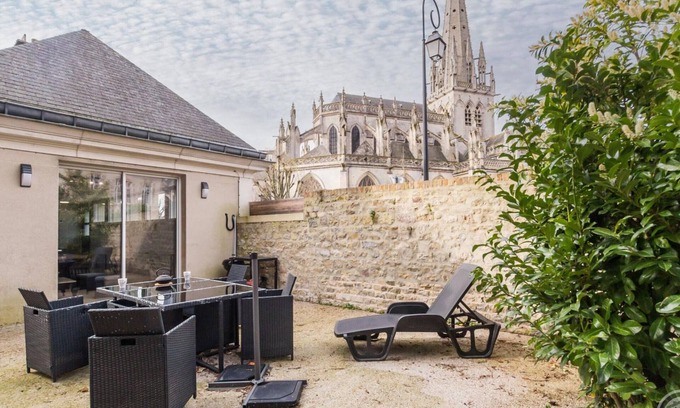 Carentan Cottage | Spacious Ground-Floor Home with Private Terrace and Historic Church Views in Carentan