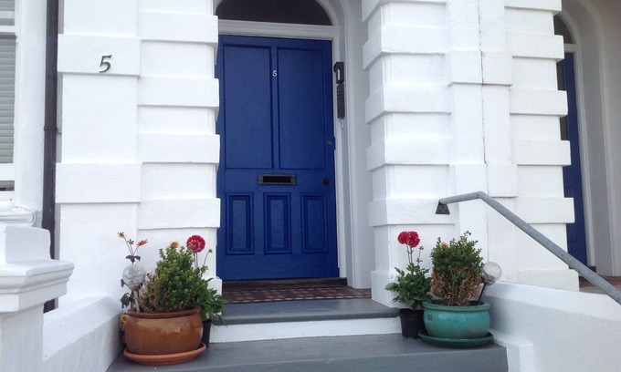 Bexhill-on-Sea Apartment | Spacious ground-floor flat, sea view, close to town, one bedroom, two-night min