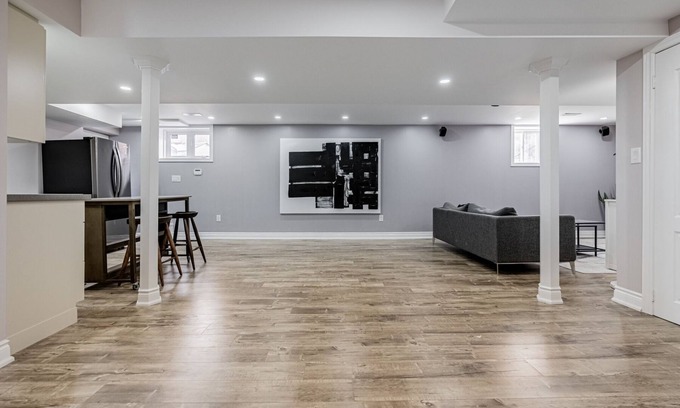 Brampton House | Spacious guest suite with ravine views