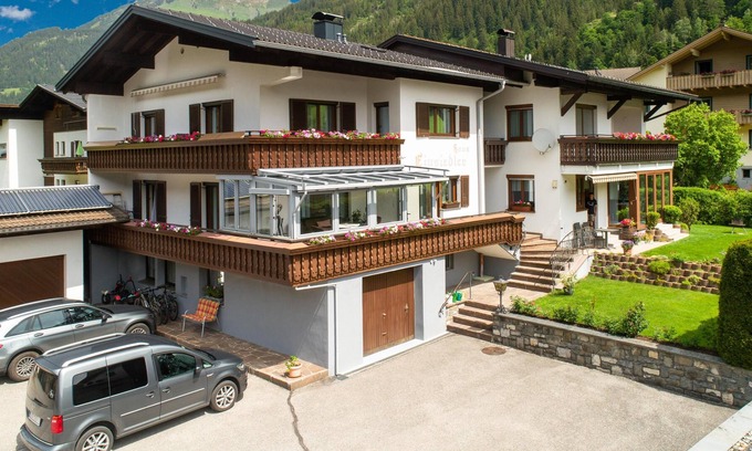 Gortipohl Apartment | Spacious holiday apartment in central location in Montafon