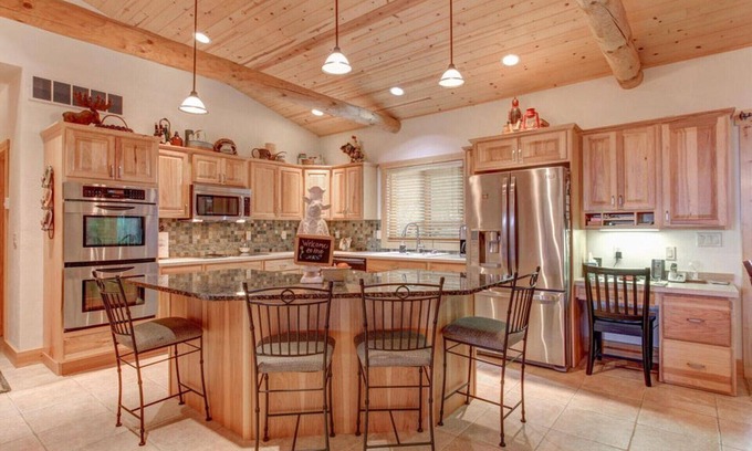 Peterson House | Spacious home close to Lanesboro, MN and the Root River State trail system.