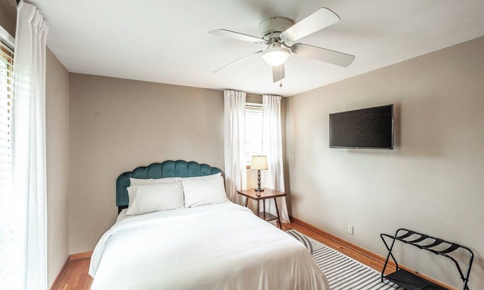 Gallatin House | Spacious home in quiet neighborhood - half mile from Historic Gallatin Square