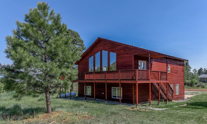 Pagosa Highlands House | Spacious home near town & ski with gas fireplace, deck, free WiFi