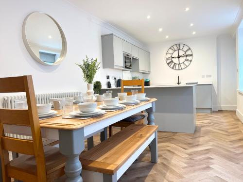 Chysauster House | Spacious Home Near Seafront & Train Station 5 Bed Sleeps 10- Central Penzance