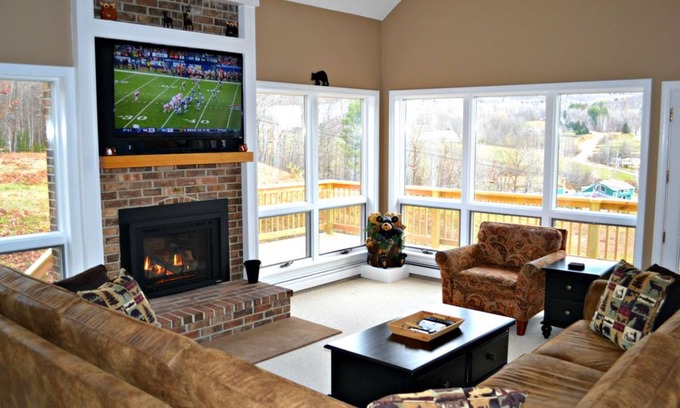 Jackson House | Spacious Home on Black Mtn, amazing Mtn Views and next to Whitney's Inn