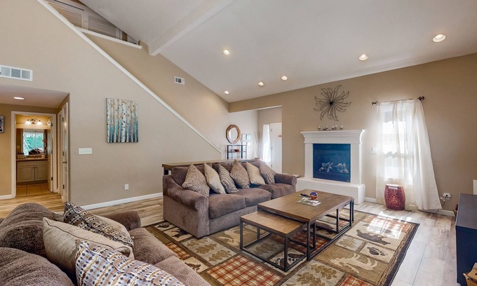Bass Lake House | Spacious home w/granite countertops, gas fireplace & 2 large patios-shared pool