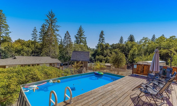 Murphys House | Spacious home with indoor & outdoor kitchens, a private pool, and free WiFi